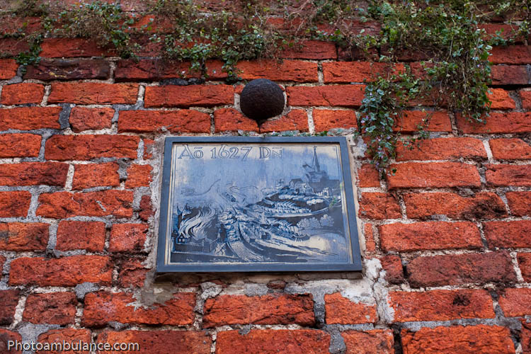 Gedenktafel an der Klosterwand